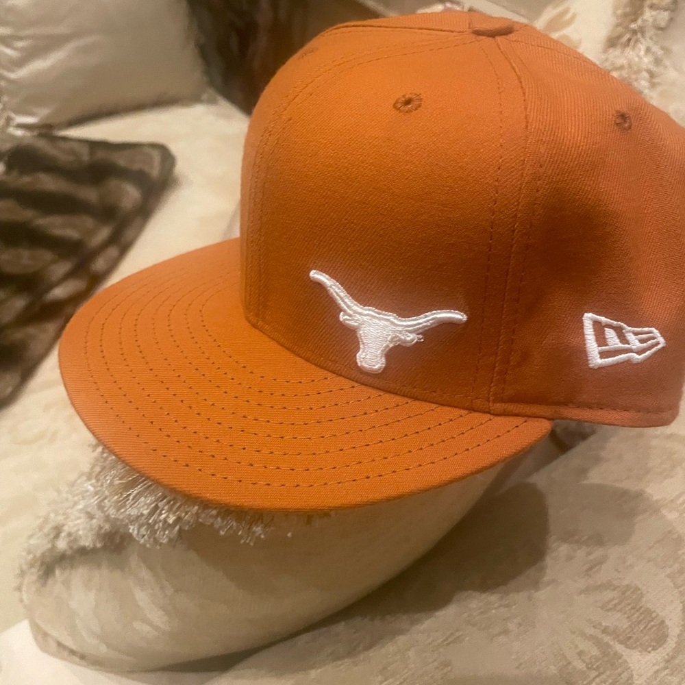 New Era Texas Longhorns Hat 
7 1/2  old school practically New
this is a Classic - Picture 2 of 4